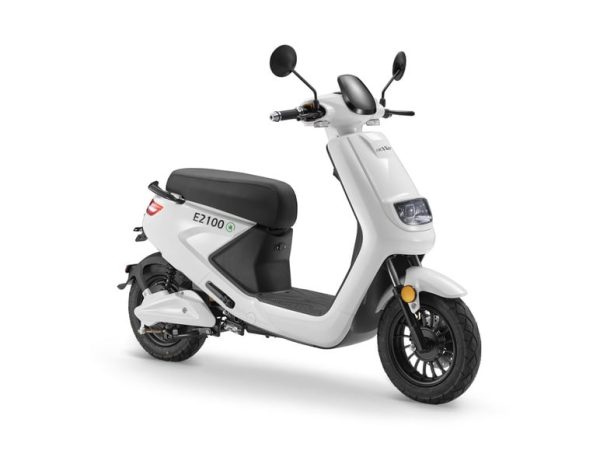 2000W 60V Electric Scooter – 45 km/h Top Speed, 71 km Range, 2-Seater Mokick